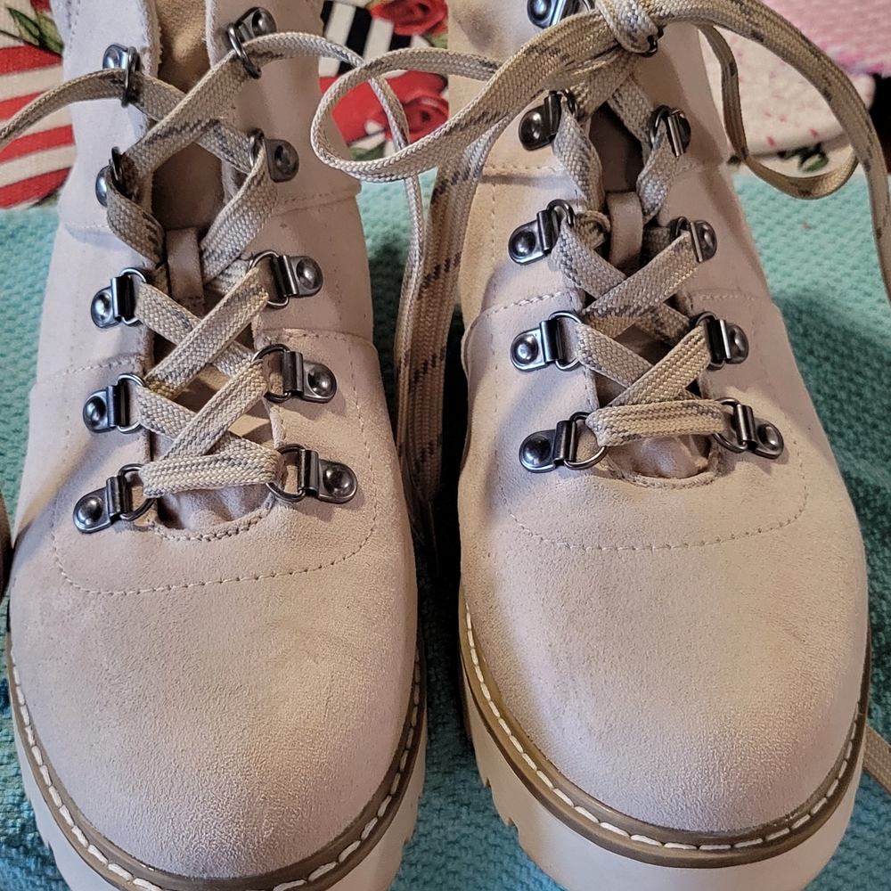 Women's Cream Ankle Boots - Picture 2 of 8